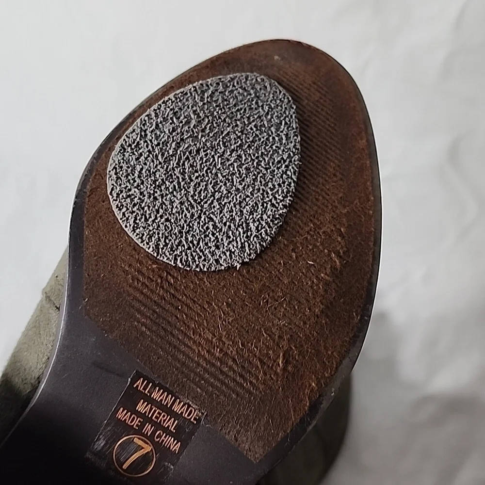 🤍 Soda Booties in sort of a Greenish Gray color